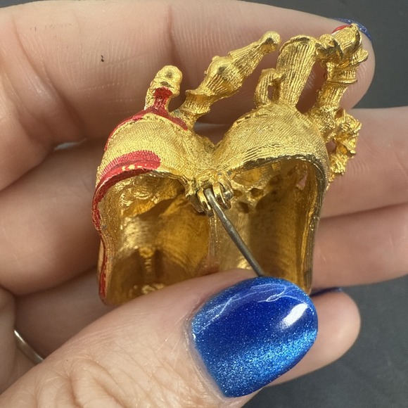 Christmas Slippers w Gifts Enamel COREL Vintage Gold Brooch Pin - Picture 9 of 14